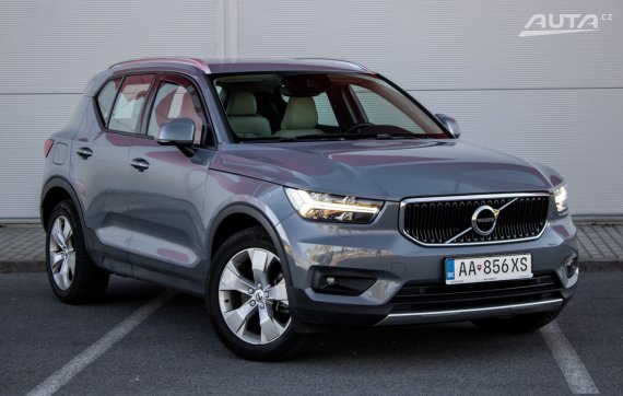 Volvo XC40 B4 AWD / 145kW / A8 / ZÁRUKA / AJ NA SPLÁTKY / PROTIÚČET 2020 šedá