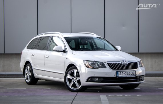 Škoda Superb Combi 2.0 TDI CR Business 4x4 DSG, 125 kW, A6. / AJ NA SPLÁTKY / PROTIÚČET / 2015 bílá