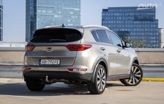 Kia Sportage 2.0 CRDi HP 4WD 185k Gold, 136 kW, M6. / AJ NA SPLÁTKY / PROTIÚČET / 2016 šedá