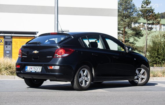 Chevrolet Cruze 1.6, 91kW (2012) / AJ NA SPLÁTKY / PROTIÚČET / 2012 černá