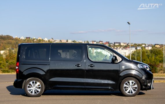 Toyota Proace Verso Family 2.0 D-4D L2 / 130kW / A8 / ZÁRUKA / AJ NA SPLÁTKY / PROTIÚČET 2020 černá