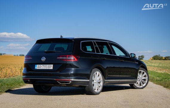 Volkswagen Passat Variant 2.0 TSI Highline R-Line 4MOTION DSG, 206kW / AJ NA SPLÁTKY / PROTIÚČET / 2015 černá