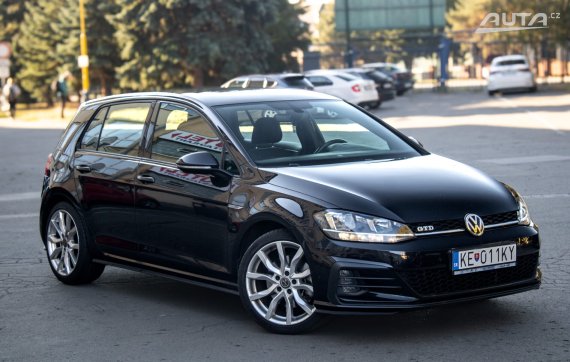 Volkswagen Golf 2.0 TDI GTD / 135kW / M6 / ZÁRUKA / AJ NA SPLÁTKY / PROTIÚČET 2017 černá