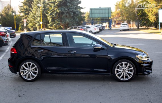 Volkswagen Golf 2.0 TDI GTD / 135kW / M6 / ZÁRUKA / AJ NA SPLÁTKY / PROTIÚČET 2017 černá