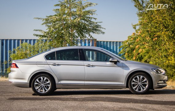 Volkswagen Passat 2.0 TDI 190k BMT Highline DSG, 140 kW, A6 / AJ NA SPLÁTKY / PROTIÚČET / 2015 šedá
