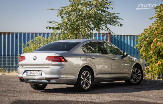 Volkswagen Passat 2.0 TDI 190k BMT Highline DSG, 140 kW, A6 / AJ NA SPLÁTKY / PROTIÚČET / 2015 šedá