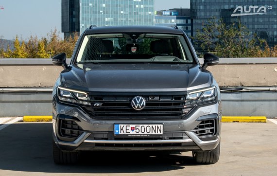 Volkswagen Touareg 3.0 TDI R-Line 4Motion / 210kW / A8 / ZÁRUKA / AJ NA SPLÁTKY / PROTIÚČET 2020 šedá
