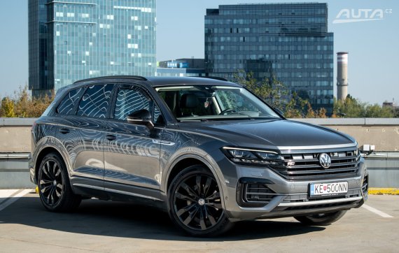 Volkswagen Touareg 3.0 TDI R-Line 4Motion / 210kW / A8 / ZÁRUKA / AJ NA SPLÁTKY / PROTIÚČET 2020 šedá