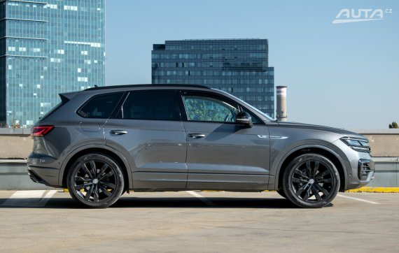 Volkswagen Touareg 3.0 TDI R-Line 4Motion / 210kW / A8 / ZÁRUKA / AJ NA SPLÁTKY / PROTIÚČET 2020 šedá