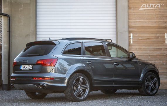 Audi Q7 3.0 TDI Quattro 180kW AT/8 2015 - 7Miest / AJ NA SPLÁTKY / PROTIÚČET 2015 šedá