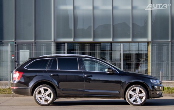 Škoda Octavia Combi 2.0 TDI Elegance 4x4 / 110kW / M6 / AJ NA SPLÁTKY / PROTIÚČET 2015 černá