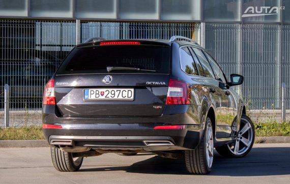 Škoda Octavia Combi 2.0 TDI Elegance 4x4 / 110kW / M6 / AJ NA SPLÁTKY / PROTIÚČET 2015 černá