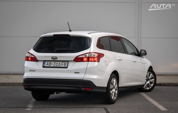 Ford Focus Kombi 1.0 SCTi, 74kW, M5, 5d. / AJ NA SPLÁTKY / PROTIÚČET / 2014 bílá