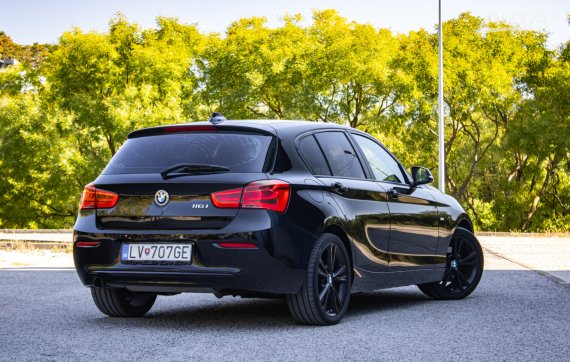 BMW Rad 1 116i Sport Line, 80kW, M6, 5d. / AJ NA SPLÁTKY / PROTIÚČET / 2015 černá