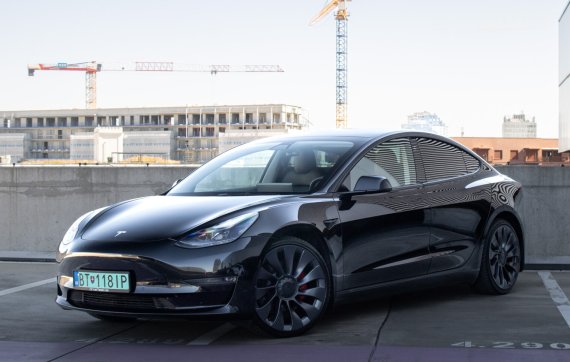 Tesla Model 3 Performance 82kWh AWD / 377kW / ZÁRUKA / AJ NA SPLÁTKY / PROTIÚČET