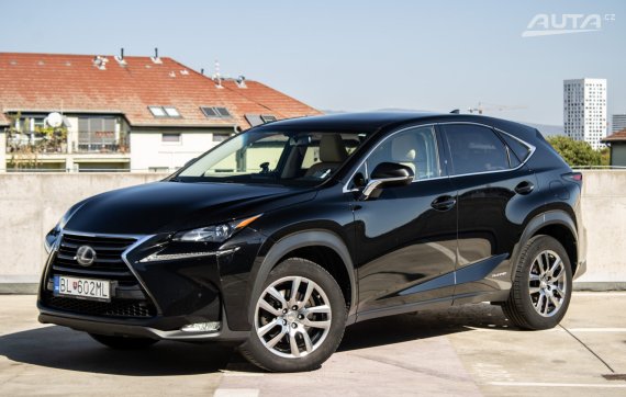 Lexus NX 300H AWD CVT/1 114kW 2016 HEV / AJ NA SPLÁTKY / PROTIÚČET 2016 - hlavní pohled