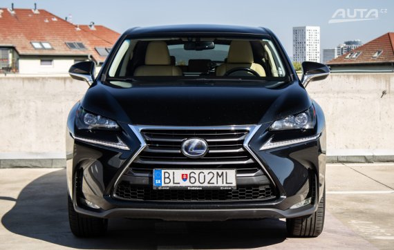 Lexus NX 300H AWD CVT/1 114kW 2016 HEV / AJ NA SPLÁTKY / PROTIÚČET 2016 černá