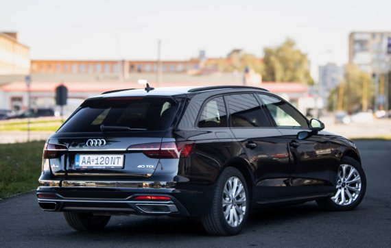 Audi A4 Avant 40 2.0 TDI mHEV S tronic / 150kW / A7 / ZÁRUKA / AJ NA SPLÁTKY / PROTIÚČET 2021 černá