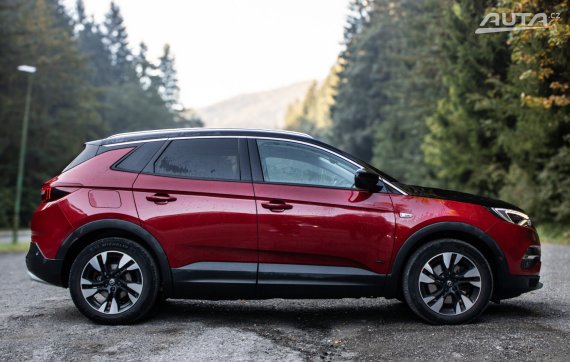 Opel Grandland X 1.6 TURBO PHEV Ultimate 4x4 147kW AT/8 2021 / AJ NA SPLÁTKY / PROTIÚČET 2021 červená