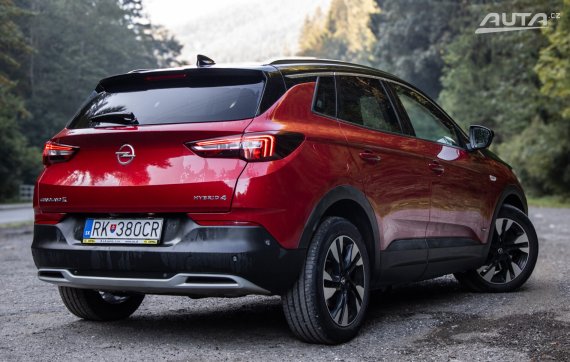 Opel Grandland X 1.6 TURBO PHEV Ultimate 4x4 147kW AT/8 2021 / AJ NA SPLÁTKY / PROTIÚČET 2021 červená
