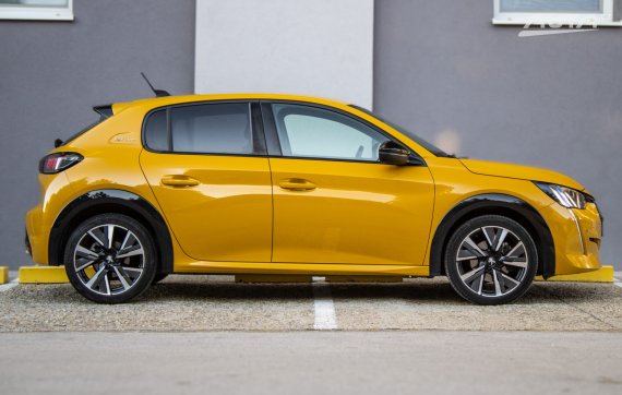 Peugeot 208 1.2 PureTech GT-Line 74kW MT/6 2020 / AJ NA SPLÁTKY / PROTIÚČET 2020 žlutá