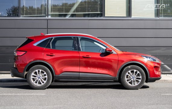 Ford Kuga 1.5 EcoBoost / 110kW / M6 / ZÁRUKA / AJ NA SPLÁTKY / PROTIÚČET 2023 červená