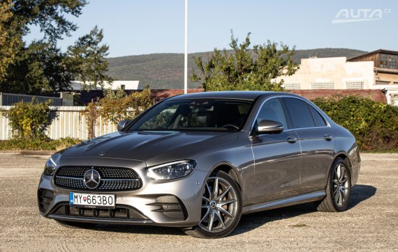 Mercedes-Benz E trieda Sedan 220 d 4MATIC A/T AMG Line, 143kW, A9, ZÁRUKA / AJ NA SPLÁTKY / PROTIÚČET / 2020 - hlavní pohled