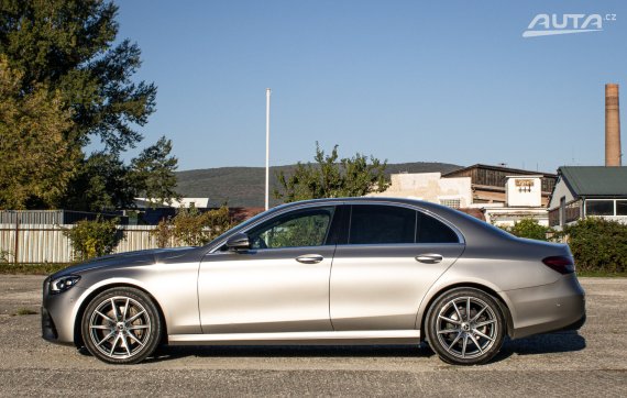 Mercedes-Benz E trieda Sedan 220 d 4MATIC A/T AMG Line, 143kW, A9, ZÁRUKA / AJ NA SPLÁTKY / PROTIÚČET / 2020 stříbrná metalíza