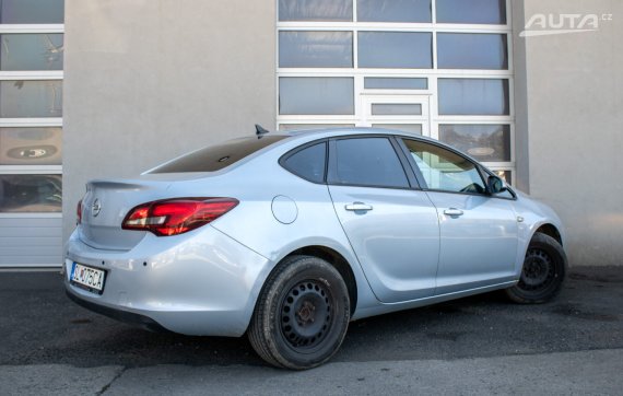 Opel Astra Notchback 1.6 CDTI / 100kW / M6 / AJ NA SPLÁTKY / PROTIÚČET 2014 stříbrná metalíza