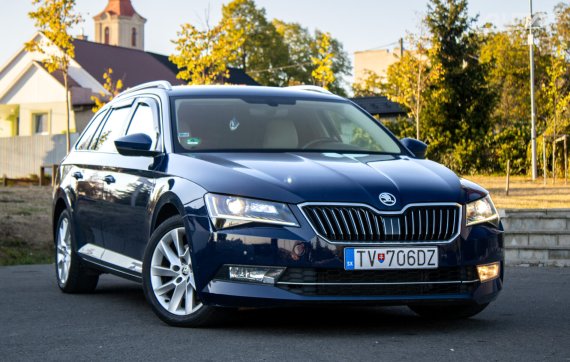 Škoda Superb Combi 2.0 TDI Laurin &amp; Klement / 140kW / M6 / ZÁRUKA / AJ NA SPLÁTKY / PROTIÚČET 2015 modrá