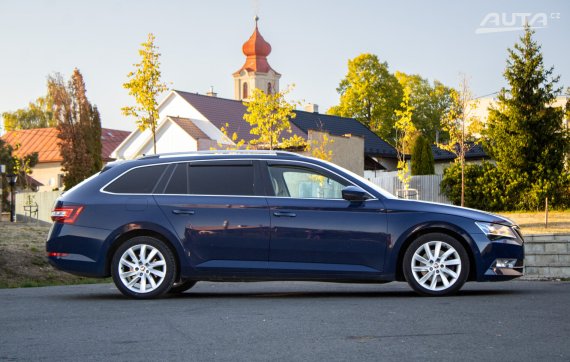 Škoda Superb Combi 2.0 TDI Laurin &amp; Klement / 140kW / M6 / ZÁRUKA / AJ NA SPLÁTKY / PROTIÚČET 2015 modrá