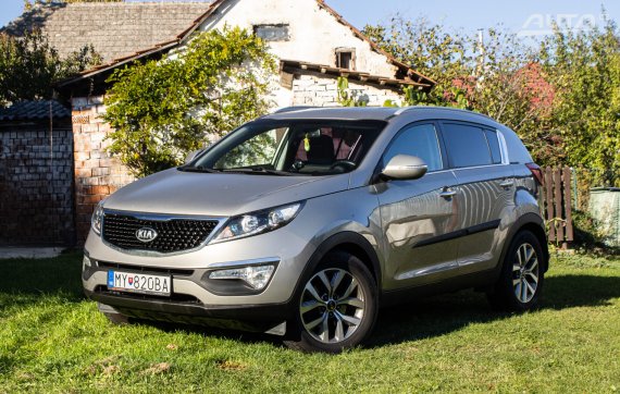 Kia Sportage 1.7 CRDi Gold, 85kW (2015) / AJ NA SPLÁTKY / PROTIÚČET / 2015 - hlavní pohled