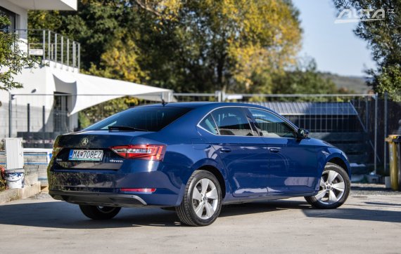 Škoda Superb 2.0 TDI Business 140kW AT/6 2017 / AJ NA SPLÁTKY / PROTIÚČET 2017 modrá