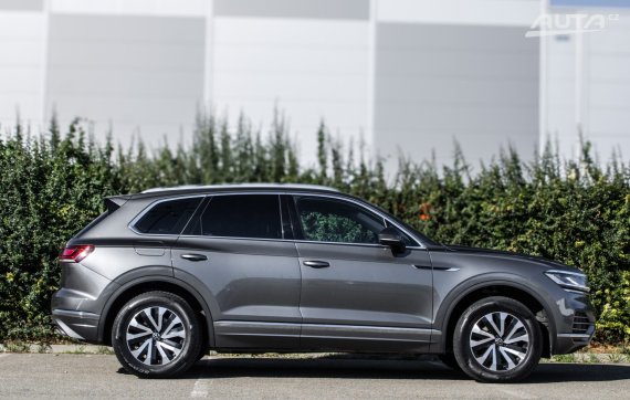 Volkswagen Touareg 2021 AWD 210kW 2021 šedá
