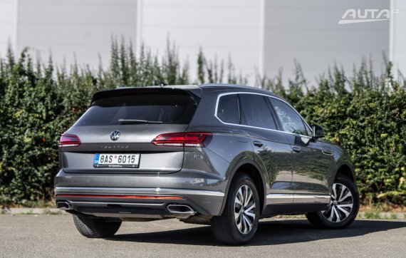 Volkswagen Touareg 2021 AWD 210kW 2021 šedá