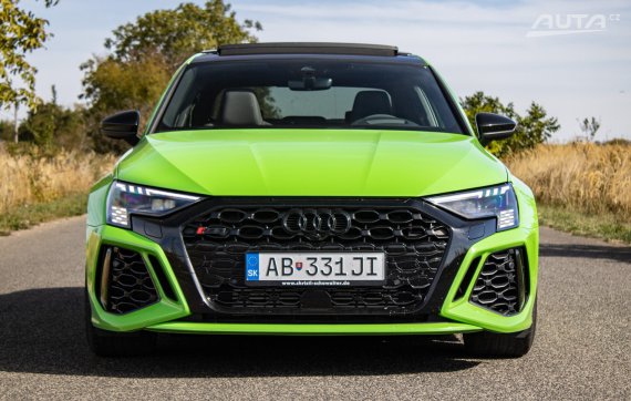 Audi RS3 Limousine Quattro, PANO, B&amp;O, 294kW, A7 / AJ NA SPLÁTKY / PROTIÚČET / 2023 zelená
