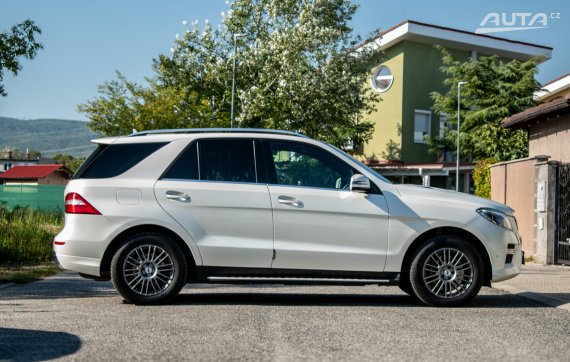 Mercedes-Benz ML 350 BlueTEC AMG line 4MATIC / AJ NA SPLÁTKY / PROTIÚČET 2013 bílá