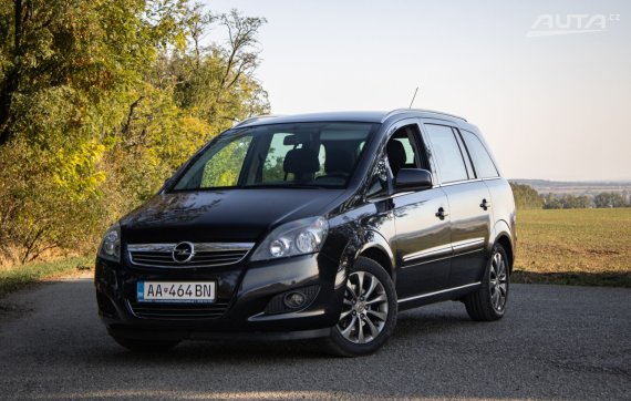 Opel Zafira Tourer 1.8 ECOTEC 140k, 103 kW, M5, 5d. / AJ NA SPLÁTKY / PROTIÚČET / 2012 - hlavní pohled