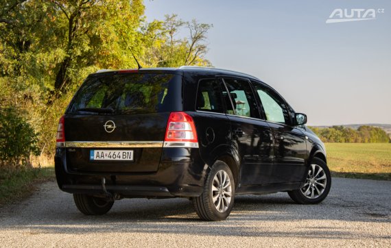 Opel Zafira Tourer 1.8 ECOTEC 140k, 103 kW, M5, 5d. / AJ NA SPLÁTKY / PROTIÚČET / 2012 černá