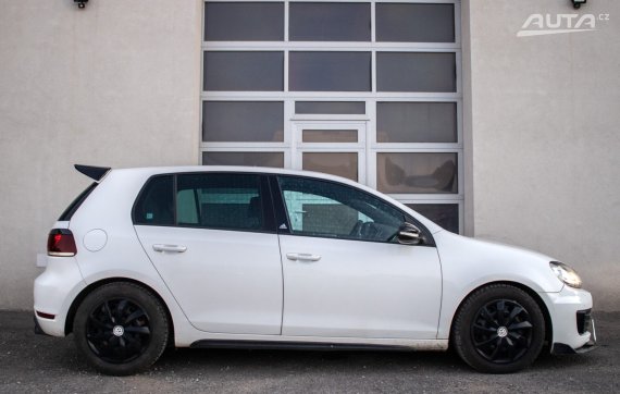 Volkswagen Golf 2.0 TFSI GTI Adidas Edition / 155kW / M6 / AJ NA SPLÁTKY / PROTIÚČET 2010 bílá