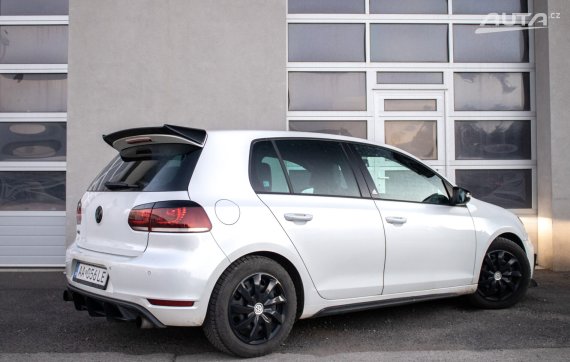 Volkswagen Golf 2.0 TFSI GTI Adidas Edition / 155kW / M6 / AJ NA SPLÁTKY / PROTIÚČET 2010 bílá