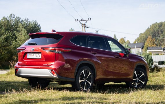Toyota Highlander 2.5 Hybrid Executive AWD / 184kW / e-CVT / ZÁRUKA / AJ NA SPLÁTKY / PROTIÚČET 2022 červená