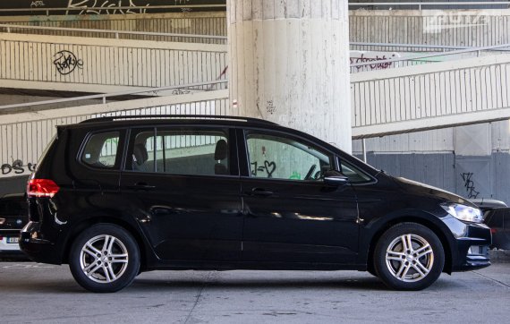 Volkswagen Touran 1.6 TDI Comfortline DSG, 85 kW (2017) / AJ NA SPLÁTKY / PROTIÚČET / 2017 černá