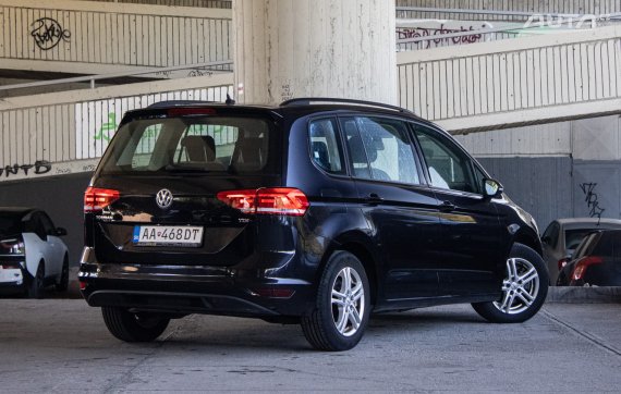 Volkswagen Touran 1.6 TDI Comfortline DSG, 85 kW (2017) / AJ NA SPLÁTKY / PROTIÚČET / 2017 černá