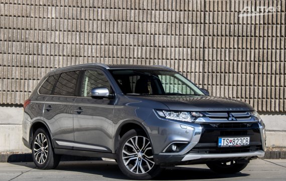 Mitsubishi Outlander 2.2 DI-D 4x4 / 110kW / A6 / ZÁRUKA / AJ NA SPLÁTKY / PROTIÚČET 2017 šedá