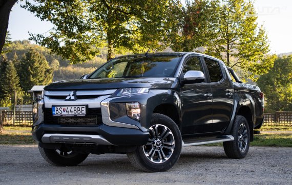 Mitsubishi L 200 2.3 Di-D Double Cab 4x4 A/T, 110kW (2022) / AJ NA SPLÁTKY / PROTIÚČET / 2022 - hlavní pohled