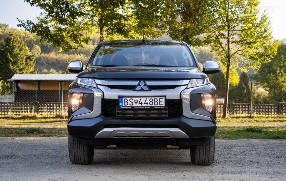 Mitsubishi L 200 2.3 Di-D Double Cab 4x4 A/T, 110kW (2022) / AJ NA SPLÁTKY / PROTIÚČET / 2022 šedá