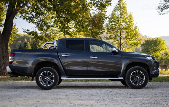 Mitsubishi L 200 2.3 Di-D Double Cab 4x4 A/T, 110kW (2022) / AJ NA SPLÁTKY / PROTIÚČET / 2022 šedá