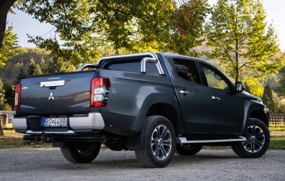 Mitsubishi L 200 2.3 Di-D Double Cab 4x4 A/T, 110kW (2022) / AJ NA SPLÁTKY / PROTIÚČET / 2022 šedá