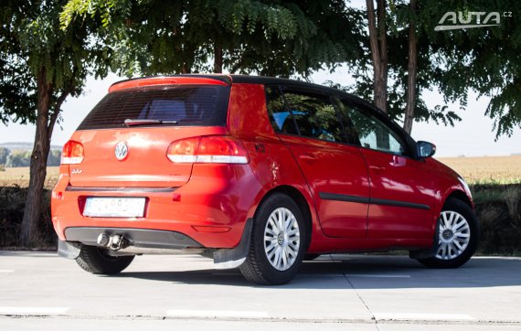 Volkswagen Golf 1.4, 59kW (2009) / AJ NA SPLÁTKY / PROTIÚČET / 2009 červená